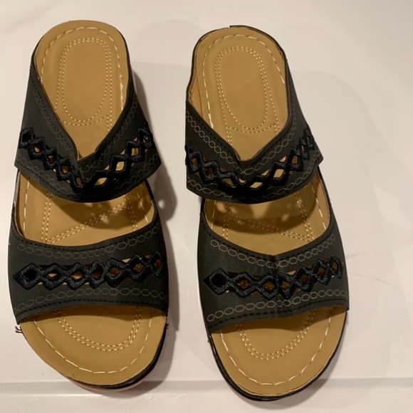 NWT black Flip Flops Women Brown  Diamond-Cutout Sandals Sz 39 = 8 - Picture 3 of 13